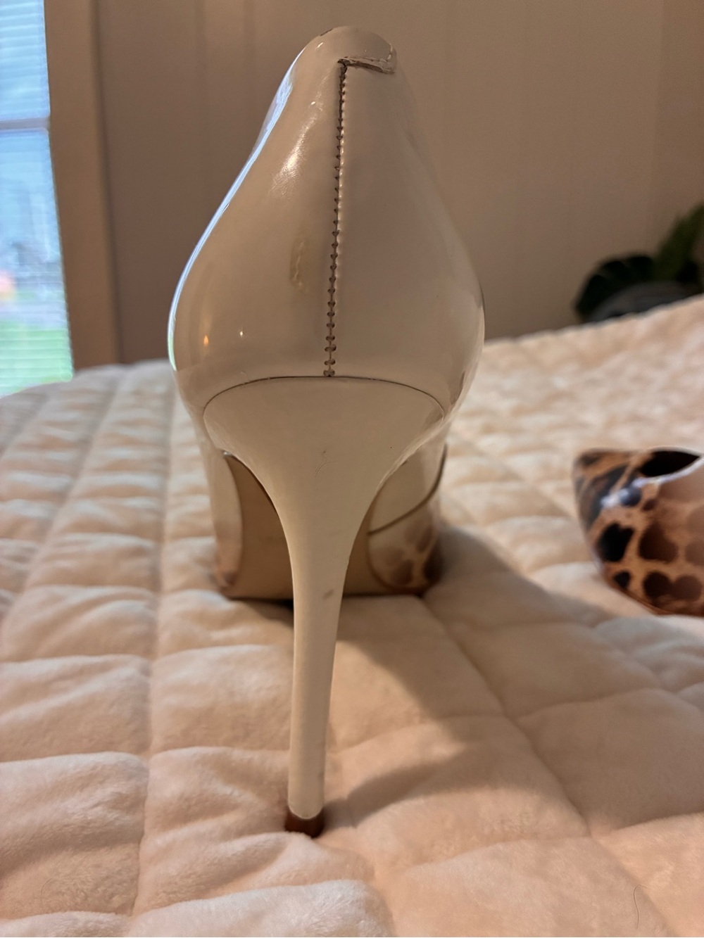 Steve Madden Leopard-Pattern Pointed-Toe Pumps, excellent shape. size 7 1/2 . - Picture 9 of 10